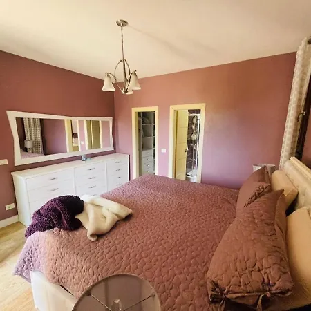 With 4 Bedrooms And 4 Bathrooms *