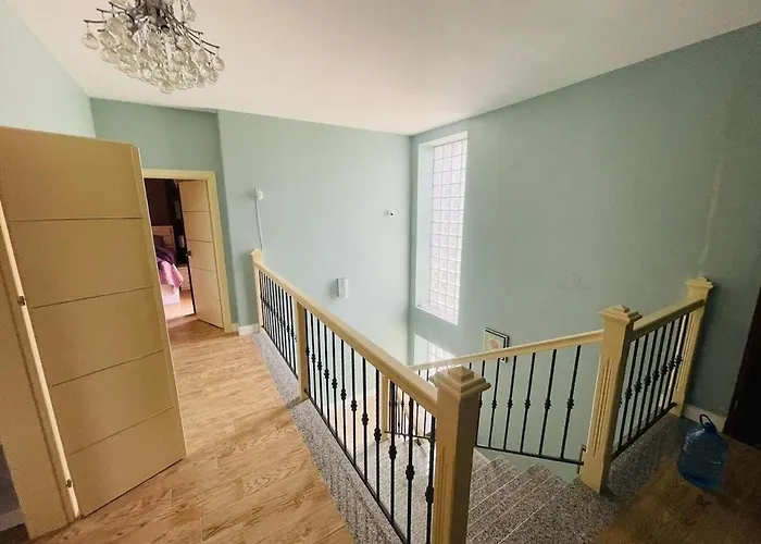 With 4 Bedrooms And 4 Bathrooms