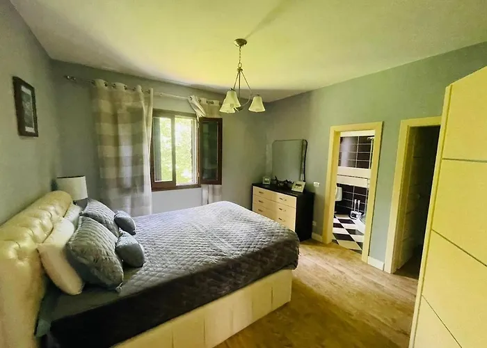 With 4 Bedrooms And 4 Bathrooms 别墅 *
