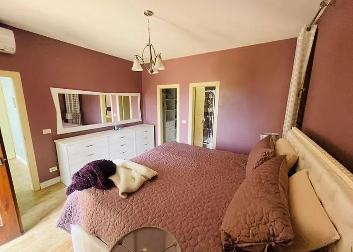 With 4 Bedrooms And 4 Bathrooms *